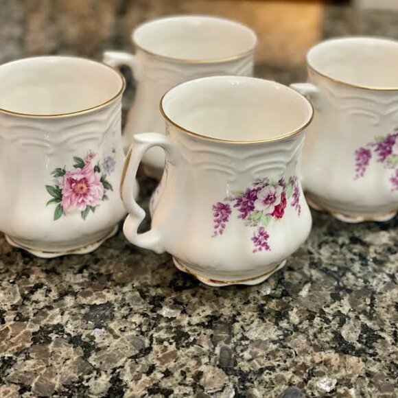Vintage David Michael English Floral Bone China Mugs - Set of 4 - Picture 7 of 16